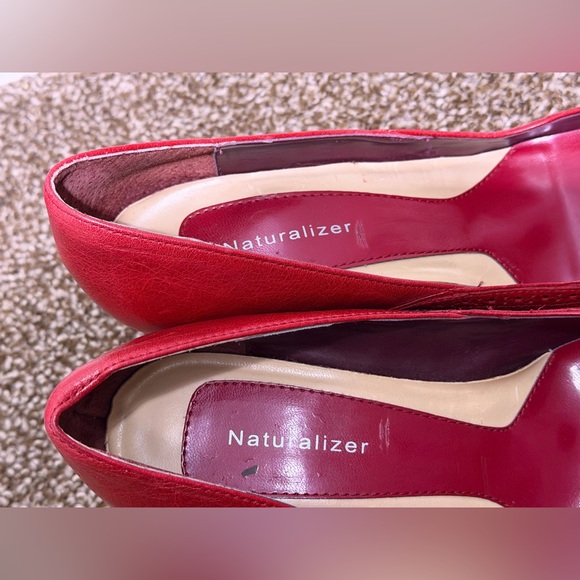 Naturalizer Red Leather Fringe Loafer Heels Pumps Women's Size 8 Brogue Detail - Picture 4 of 9